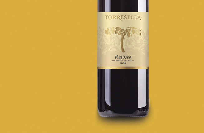 Torresella è un’azienda vinicola del Veneto, regione dell’Italia settentrionale, che produce un’ampia gamma di vini, tra cui quattro varietà di bianco, tre di rosso e due di vini spumanti.